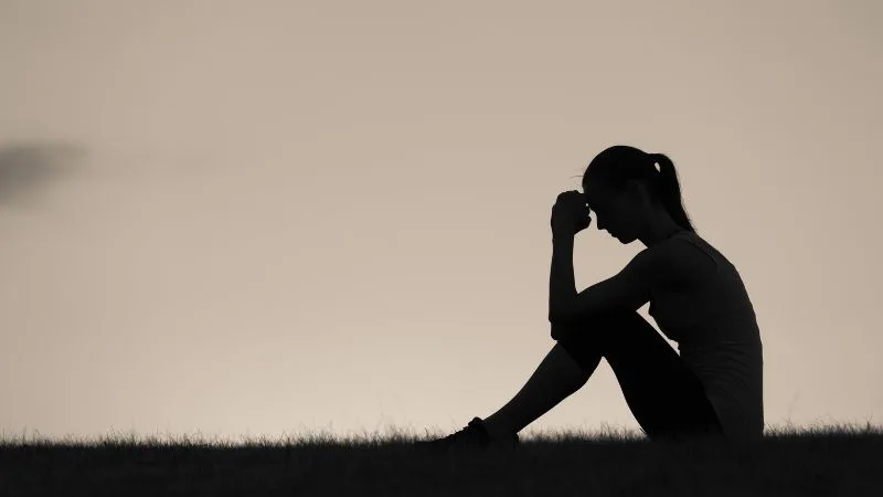 70 frases tristes com imagens para pensar