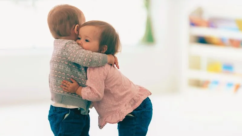 Dia do Abraço: 25 mensagens para aquecer o coração