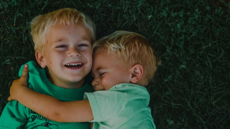 Dia do Irmão: 30 frases de carinho e união para celebrar